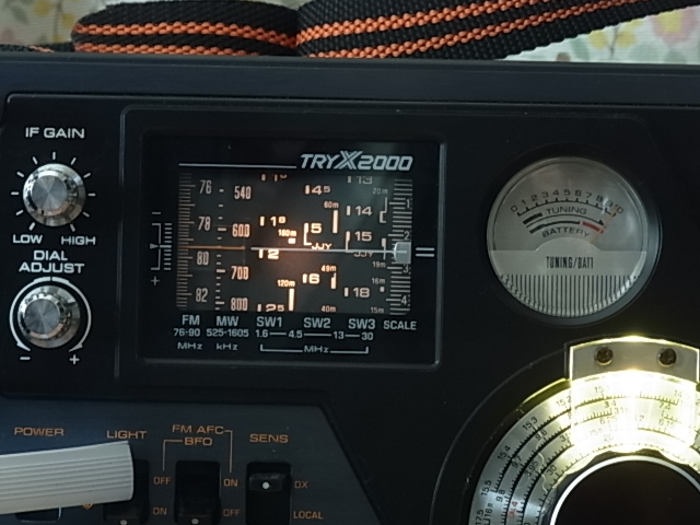 TOSHIBA 短波ラジオ 通電 受信ok スピーカー不良 FM MW 9-SW