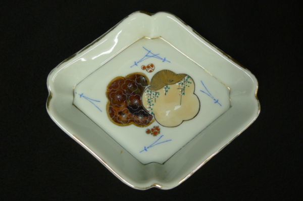 d2047 Meiji период старый Imari . type золотая краска цветная роспись направление есть слива . маленькая тарелка 4 листов антиквариат .. старый художественное изделие японская посуда годы предмет мир предмет . тарелка старый посуда старый ../80