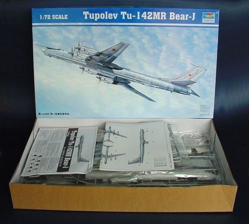トランペッター 1/72 ツポレフ Tu-142MR ベアーJ プラモデル(未使用・未開封品)