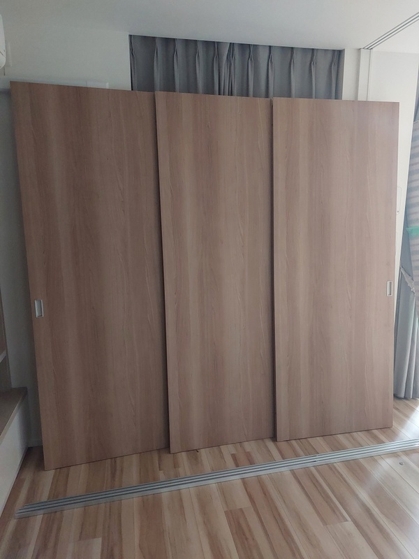 ◇展示品/引戸/間仕切り/スライドドア/上吊り/3枚組/レール付き ◇展示品/引戸/間仕切り/スライドドア/上吊り/3枚組/レール付き