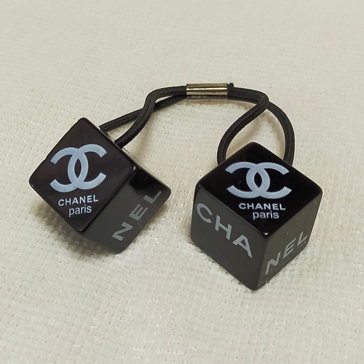 CHANEL シャネル ヘアゴム ココマーク ロゴ ヘアアクセサリー www CHANEL シャネル ヘアゴム ココマーク ロゴ ヘアアクセサリー www