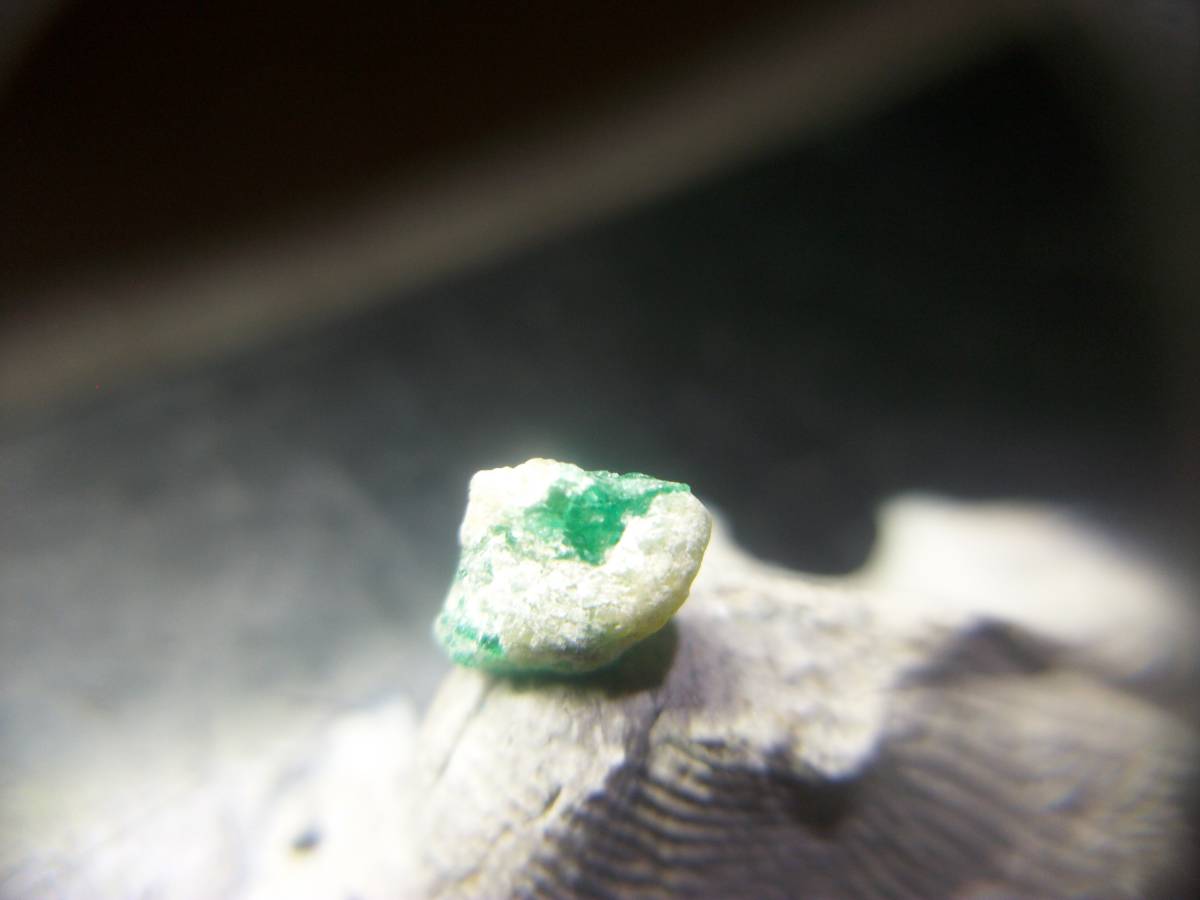 アフガニスタン　宝石質　エメラルド　緑柱石　母石付き　鮮やかなグリーン　小粒　セット　定型外発送_画像7