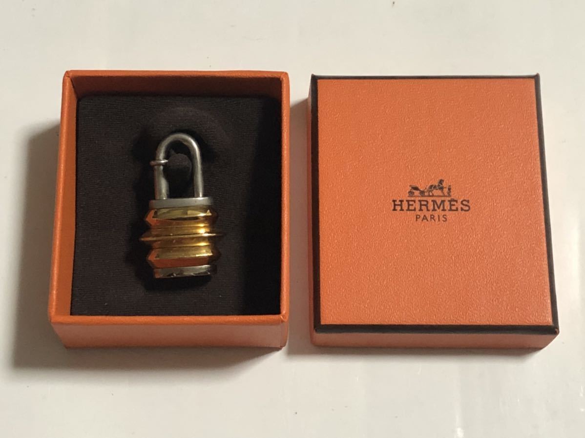 激レア HERMES 1991 カデナ ランタン エルメス チャーム キーリング キーホルダー ゴールド × シルバー カラー 限定 送料無料 レア