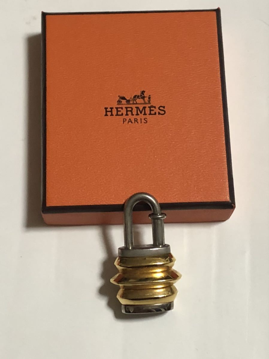 激レア HERMES 1991 カデナ ランタン エルメス チャーム キーリング キーホルダー ゴールド × シルバー カラー 限定 送料無料 レア