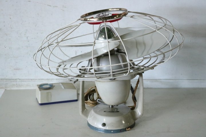 TB526 Toshiba retro ceiling electric fan operation goods * consumer electronics / fan / air conditioning / ventilator / interior / Vintage / industry series / yawing OK/ old tool tag boat 