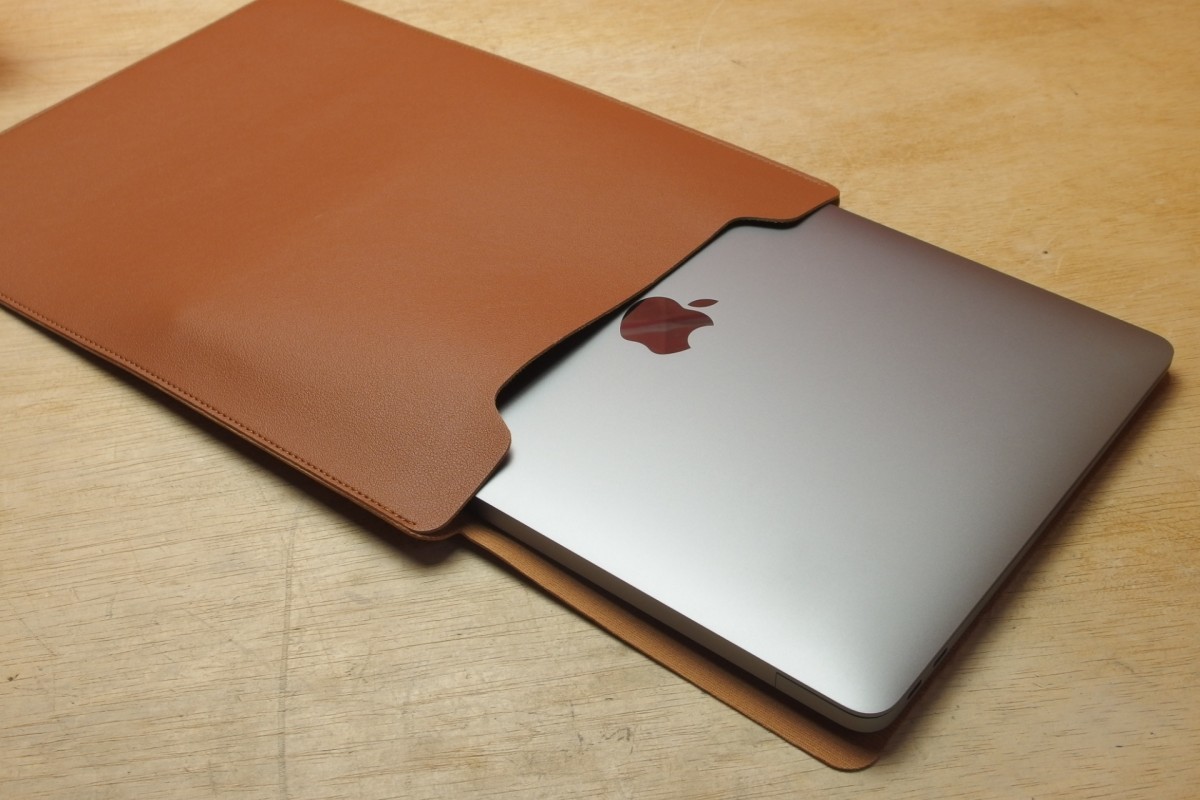 Apple MacBook Air 2020 M1チップ搭載 13インチ 8GB RAM 256GB SSD PUレザーケース USBハブ付き  保証あり 送料無料