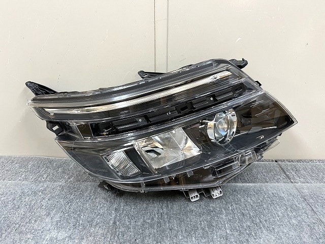 ヴォクシー ZRR80W/ZRR80G ZRR85W/ZRR85G ZWR80W/ZWR80G 前期 LED 純正