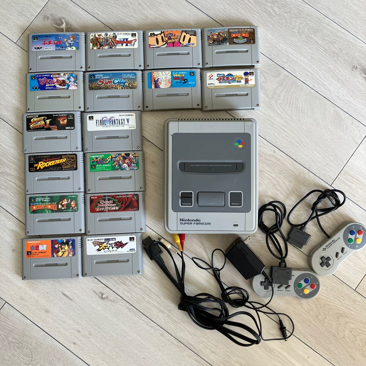 スーパーファミコン本体+付属品+ゲームソフト16個セット スーパーファミコン本体+付属品+ゲームソフト16個セット