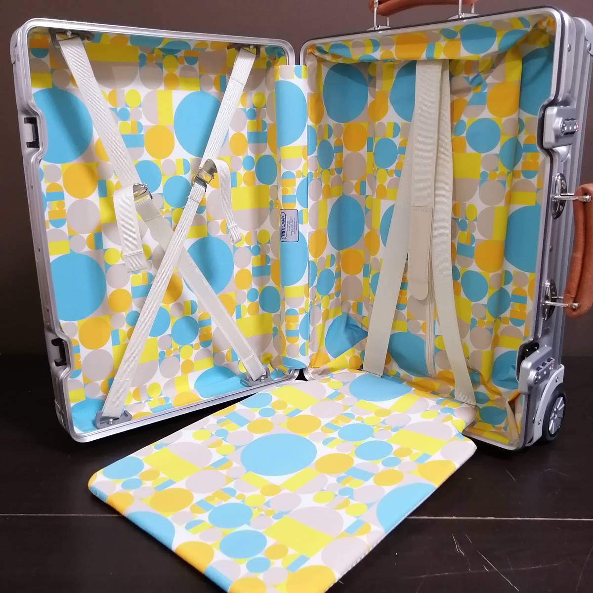 RIMOWA 超絶稀少グルーヴィジョンズ監修クラシックフライト2輪 RIMOWA 超絶稀少グルーヴィジョンズ監修クラシックフライト2輪