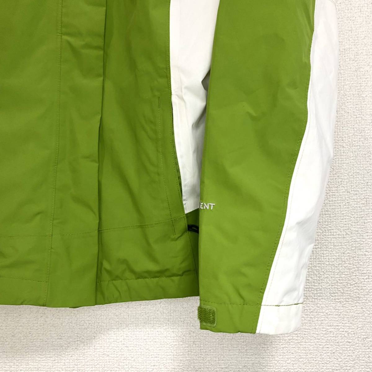 極美品!人気 ノースフェイス マウンテンパーカー レディースXS 透湿防水 THE NORTH FACE ナイロンジャケット ハイベント マウンテンライト_画像3