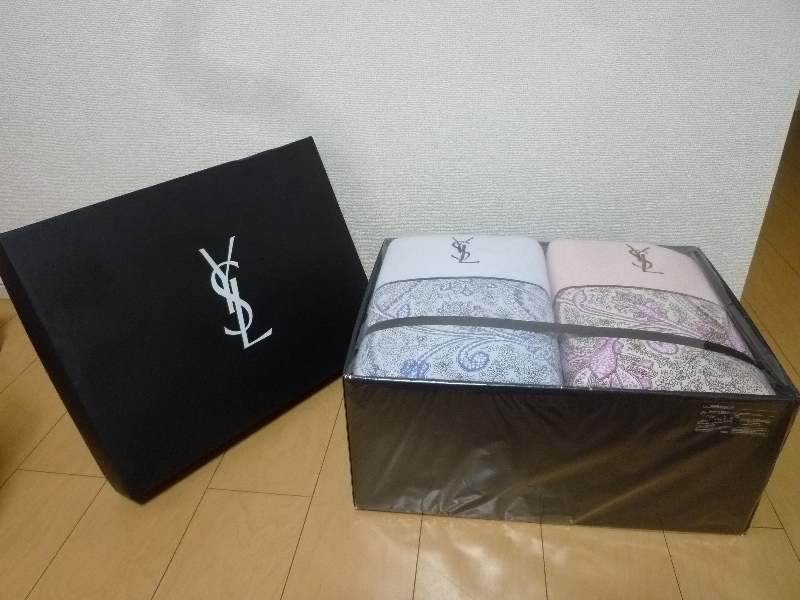 未使用! Yves Saint Laurent イヴサンローラン 肌掛けふとん 140×190