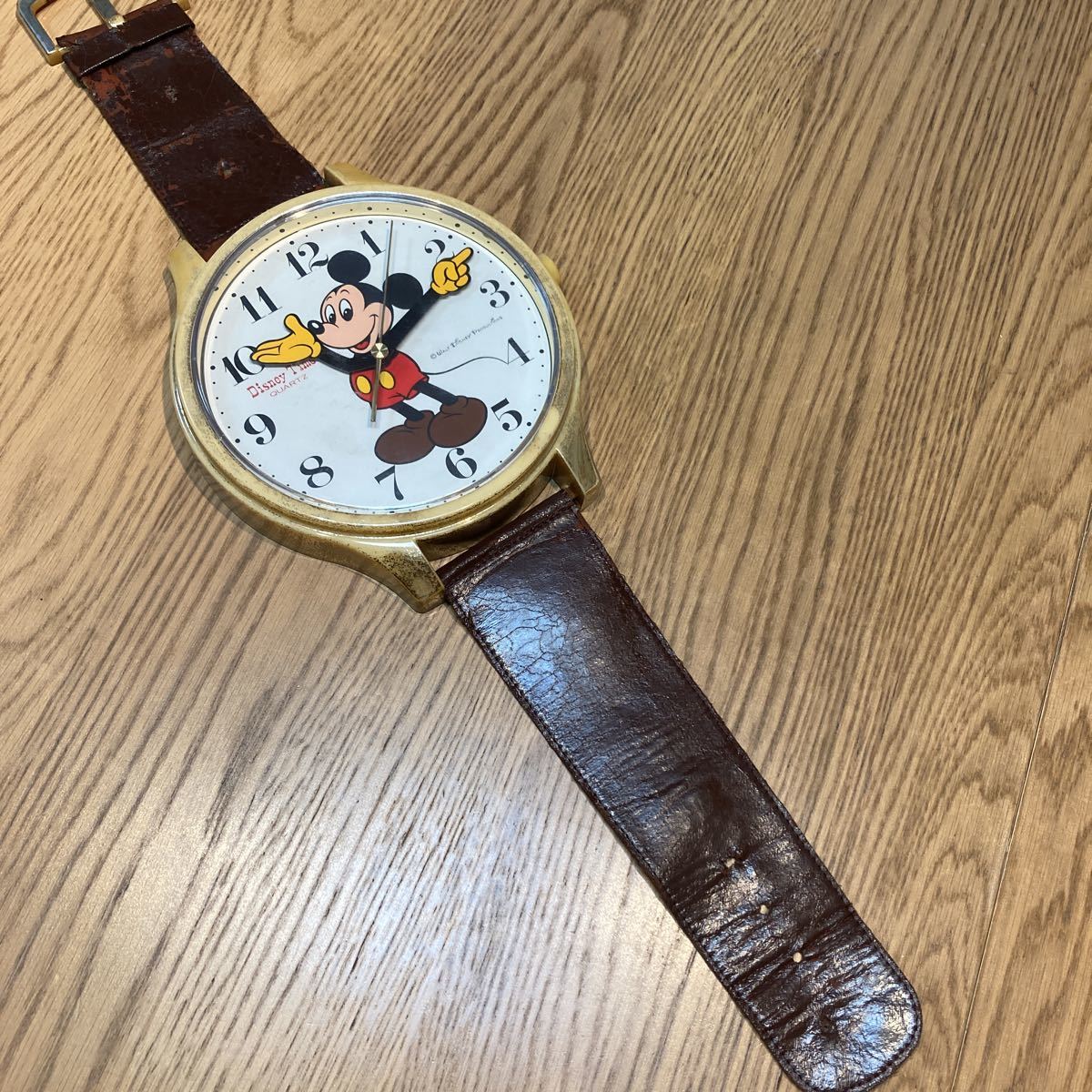 本物 【ジャンク品】ミッキーマウスの腕時計型 大型掛け時計 掛時計/柱時計 - camelbar.co.uk