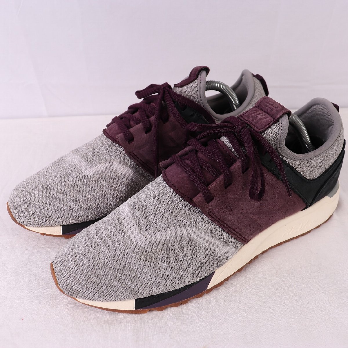 247 ニューバランス 26.0cm new balance グレー バイオレット 黒 中古 古着 スニーカー メンズ yy5241