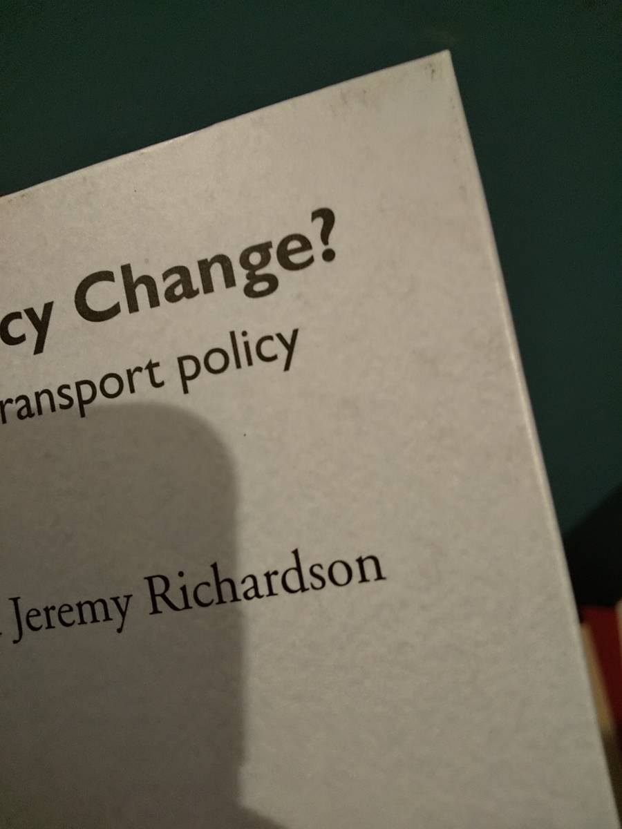 〈洋書〉Why Does Policy Change?Lessons from British Transport Policy 1945-99 イギリス鉄道警察からの教訓 〈洋書〉Why Does Policy Change?Lessons from British Transport Policy 1945-99 イギリス鉄道警察からの教訓