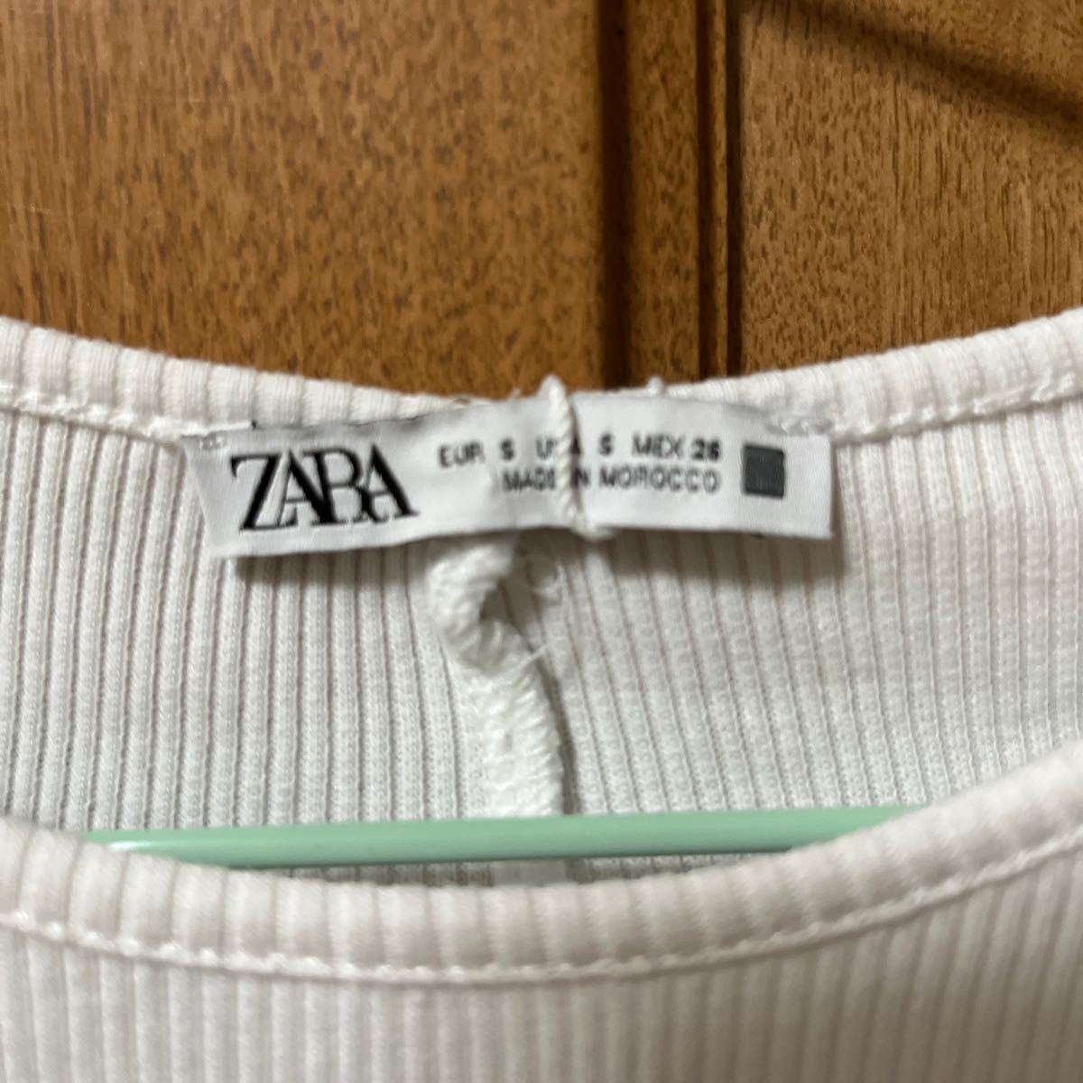 新品　Zara ホワイト　Sサイズ　レディース　ふんわり袖