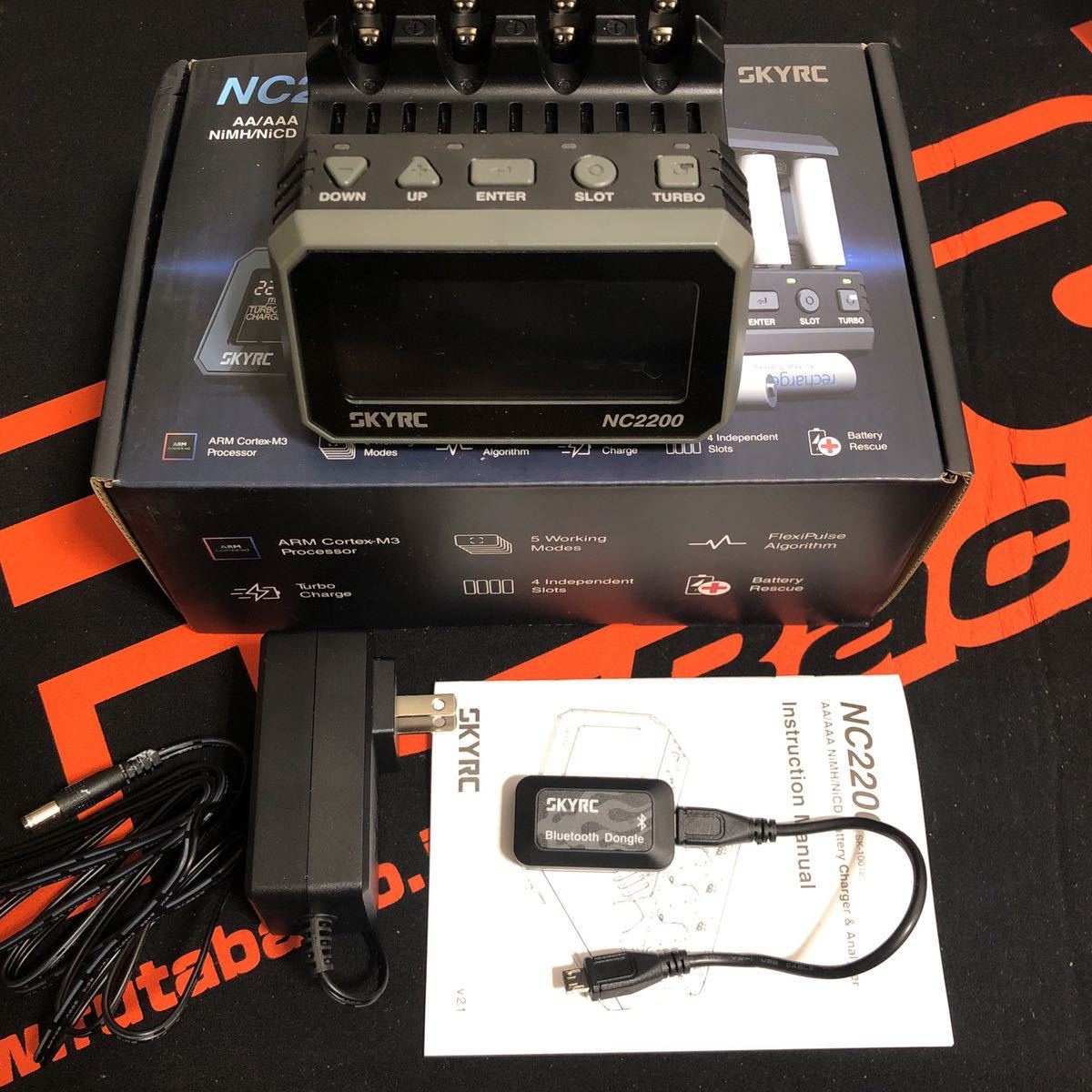 ラスト1セット! SKYRC NC2200単3,単4充電池用コンパクト急速充電器+