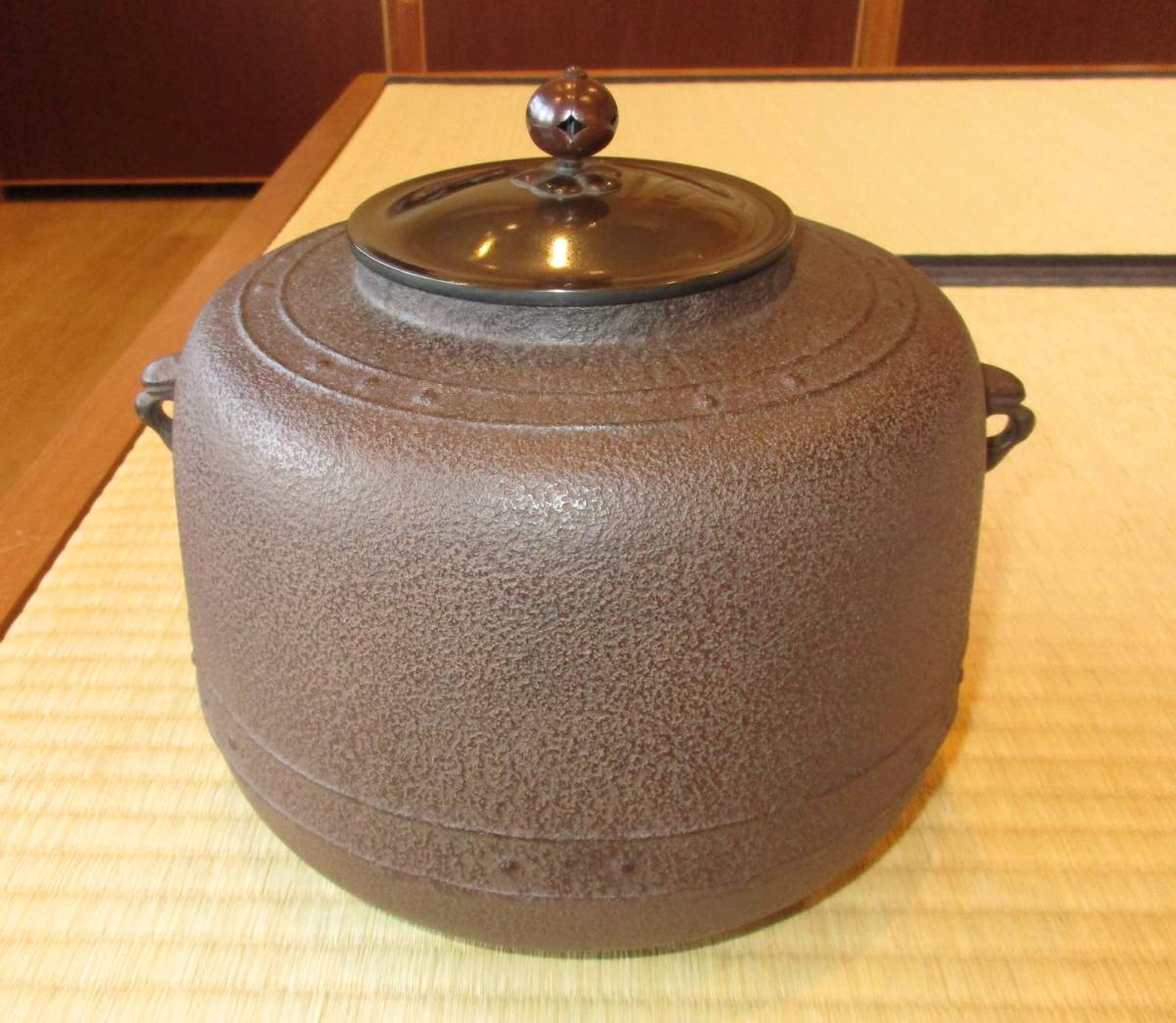 【逢絢亭】茶道具 釜 風炉釜 万代屋釜 釜師 角谷莎村 共箱入り