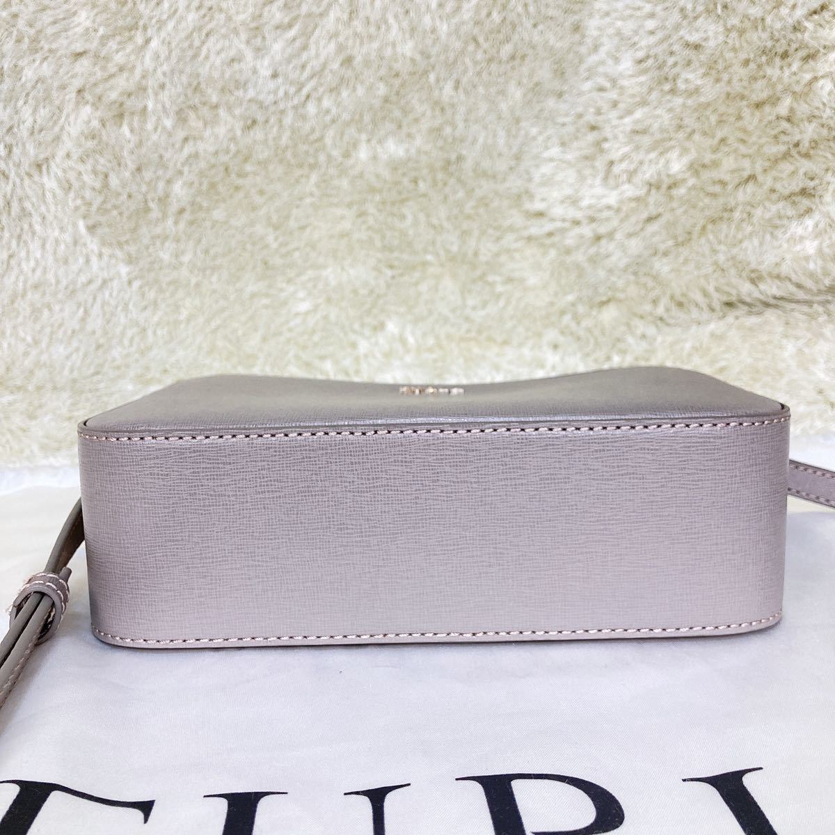 『極美品』FURLA フルラ ショルダーバッグ　ボディバッグ　カメラバッグ　ポシェット　リリー　lilli グレージュ