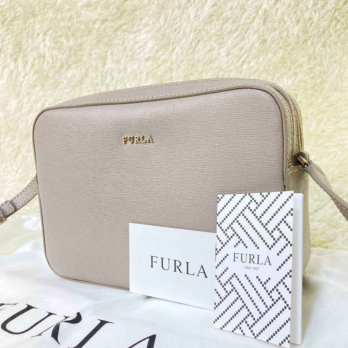 『極美品』FURLA フルラ ショルダーバッグ　ボディバッグ　カメラバッグ　ポシェット　リリー　lilli グレージュ