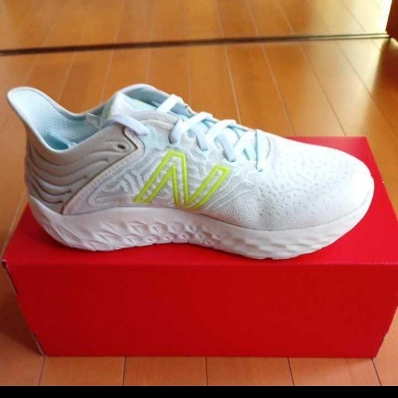 【新品未使用品】new balanceFRESH FOAM BEACON