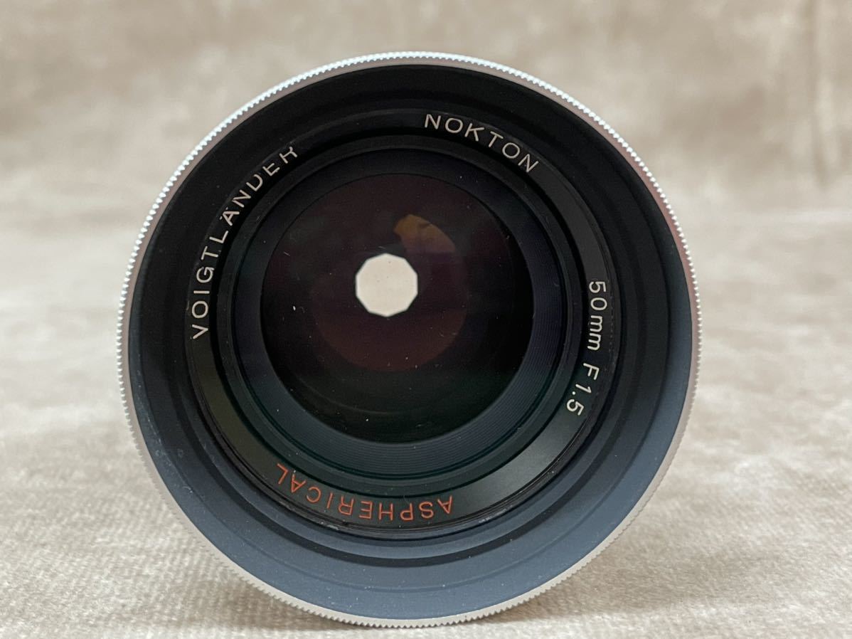 VOIGTLANDER 50mm F1.5 NOKTON ASPHERICAL レンズのみ リアキャップなし フォクトレンダー 日本製 カメラ部品 カメラレンズ シルバー_画像2