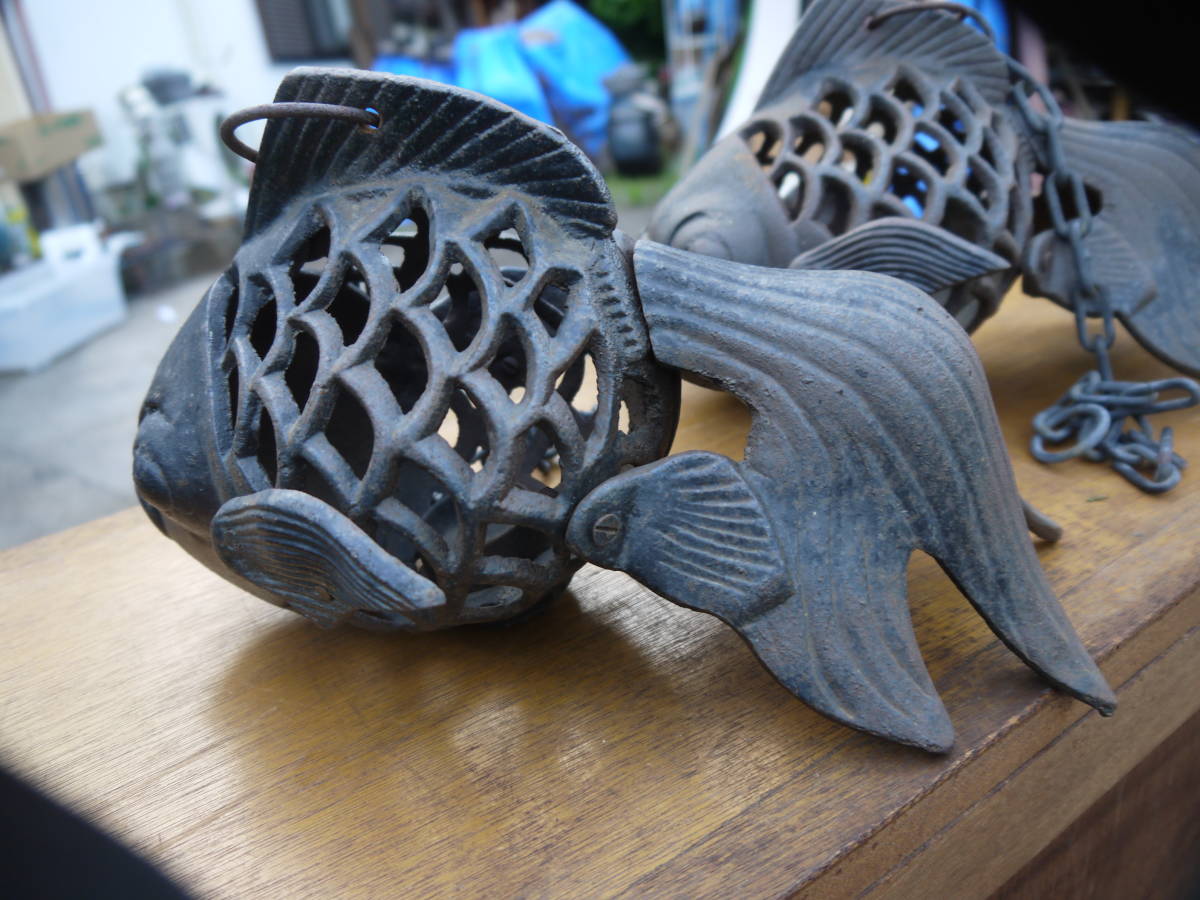【A20603】珍品 灯籠 吊り灯籠 魚型 金魚 鋳物製 一対 2個セット 重さ2.3kg