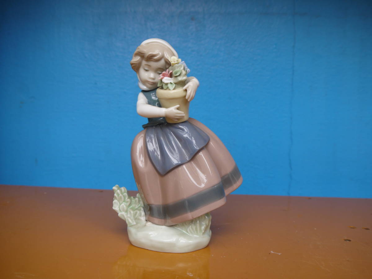【A20414】LIADRO リヤドロ 「春が来た」 5223 西洋陶器 陶器人形 リアドロ フィギュリン 置物 スペイン製 少女 花かご