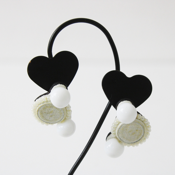 低価格で大人気の tamas ピアス/ホワイト【2400012601710
