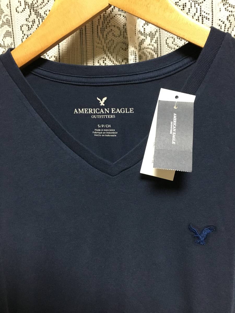 正規品 本物 新品 アメリカンイーグル スマート クール! オシャレな Vネック Tシャツ AMERICAN EAGLE 知的で 上品な ネイビー 紺色 XS ( S_画像1