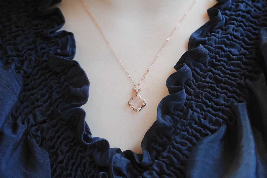 クローバーモチーフ 天然ダイヤモンド付きネックレスk18 ceratinxd.com