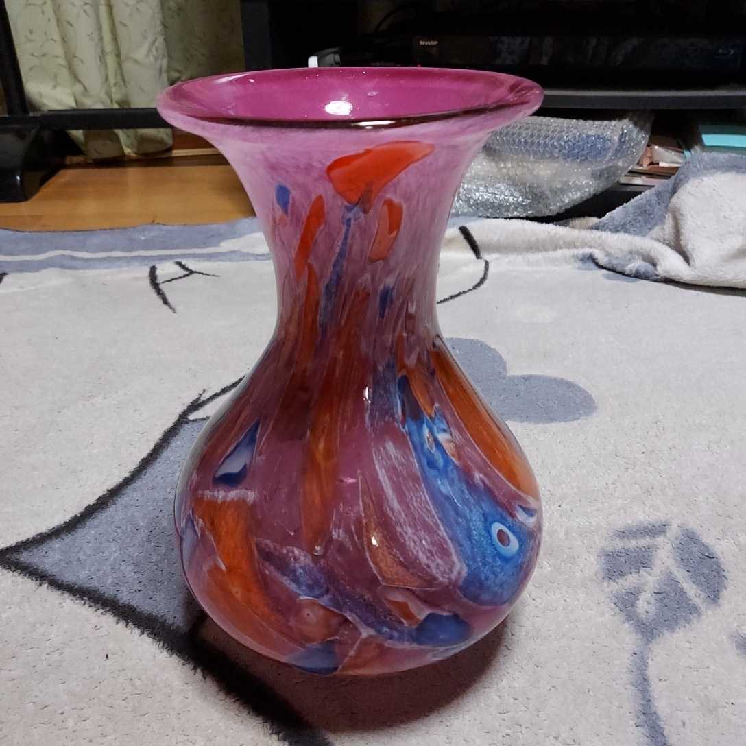ガラスの花瓶　硝子の練り込みで模様をが出来ている一品物花瓶　ステンドガラスの様なステキナかびん