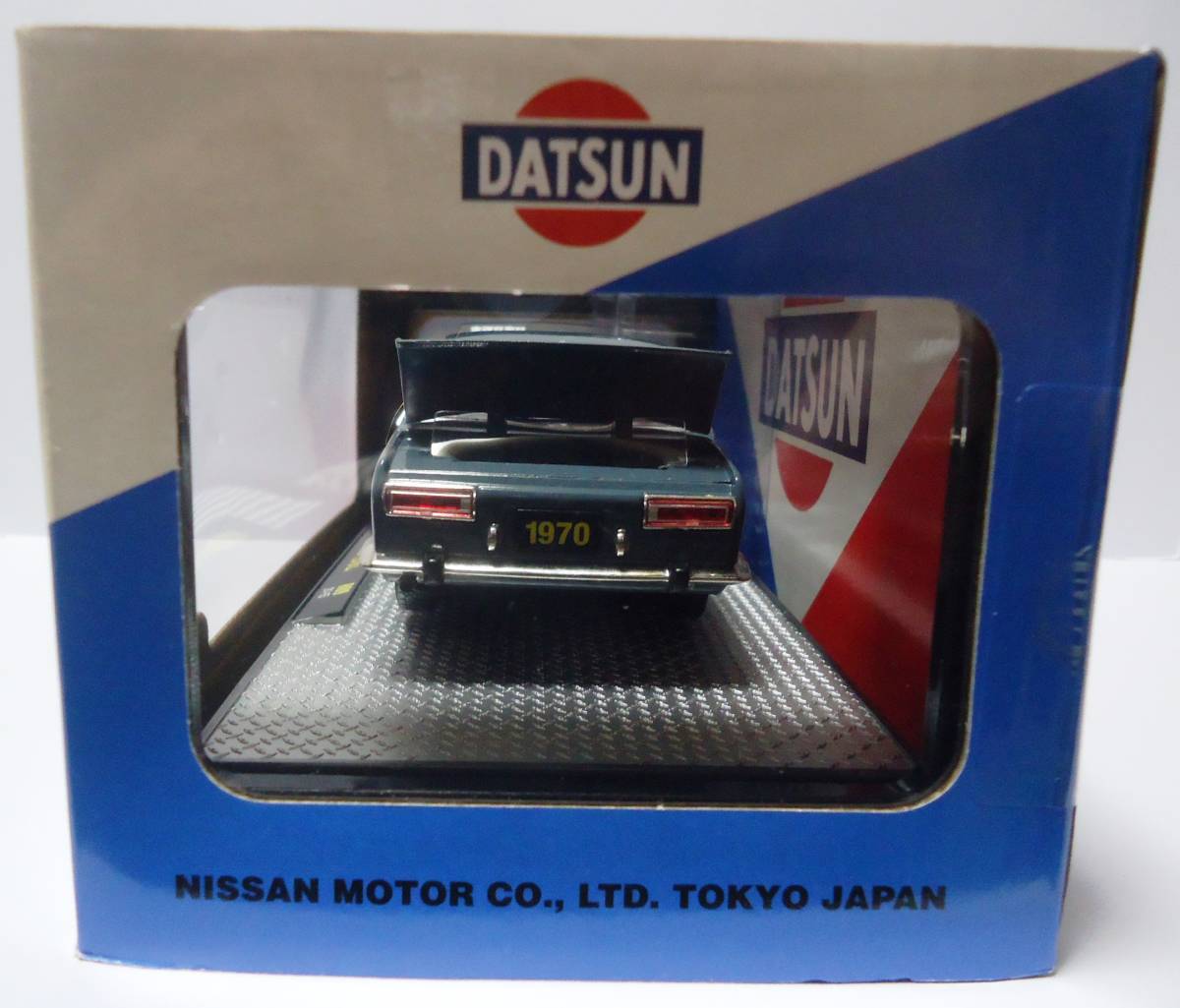 *M2 Machines 1/24 1970 Datsun 510 dark blue Bluebird Nissan 