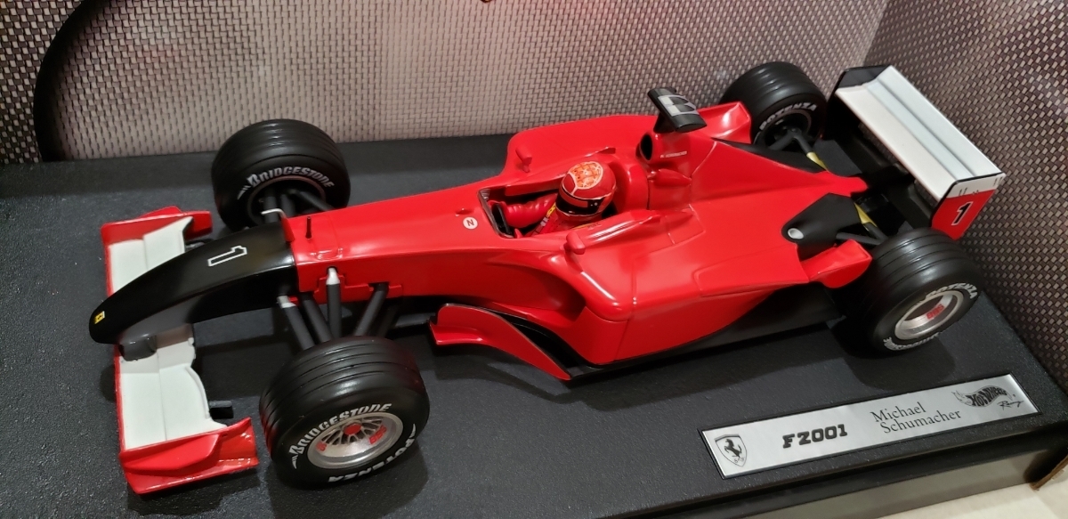 1/18 2001年　イタリアＧＰ　フェラーリ　Ｆ2001　ミハエル　シューマッハ　ブラックノーズ