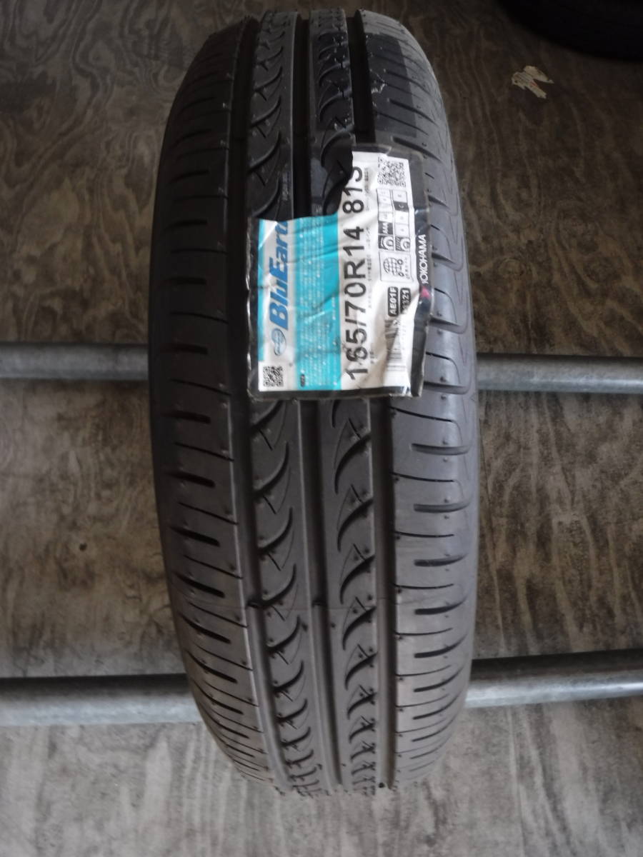 YN242-2　送料無料(沖縄・離島は除く) 新品 処分! 1本のみ! 165/70R14 ヨコハマ ブルーアース AE-01F BluEarth AE01F 165/70/14 165/70-14_画像1