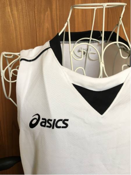 376 【新品】 アシックスasics バスケット タンクトップゲームシャツ 160㎝ ホワイトxネイビー_画像3