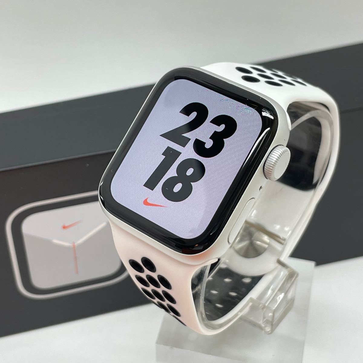 Apple Watch SE NIKE 40ミリ　シルバー　GPSモデル　アップルウォッチ　ナイキ