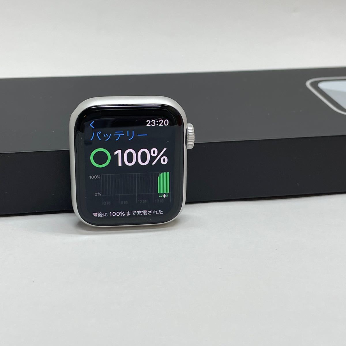 Apple Watch SE NIKE 40ミリ シルバー GPSモデル アップルウォッチ