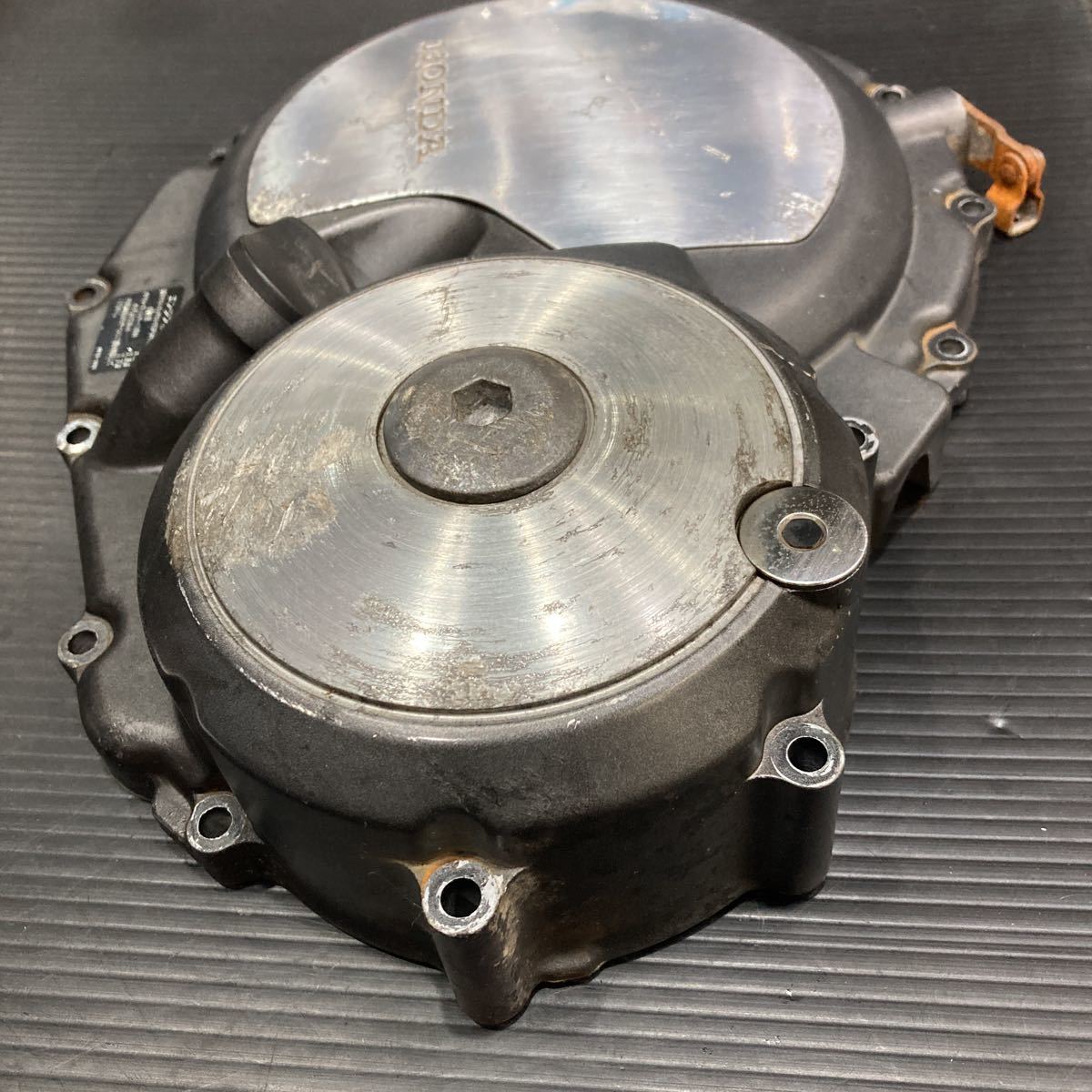 ホンダ CB400SF NC31 クラッチカバー クラック無し 艶消し灰色 ホンダ CB400SF NC31 クラッチカバー クラック無し 艶消し灰色