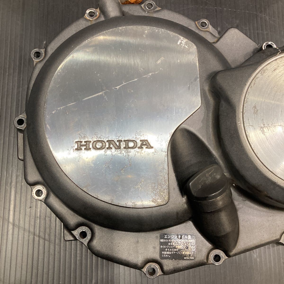 ホンダ CB400SF NC31 クラッチカバー クラック無し 艶消し灰色 ホンダ CB400SF NC31 クラッチカバー クラック無し 艶消し灰色