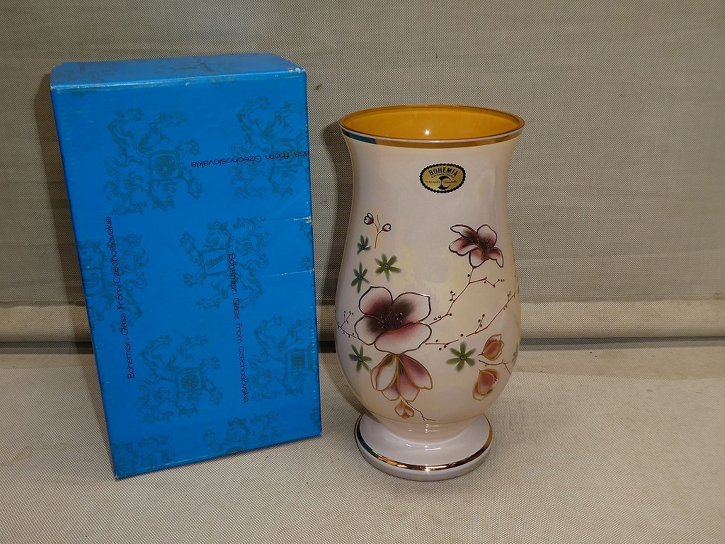 ○BOHEMIA ボヘミアガラス 金彩 花柄 フラワーベース ハンドメイド