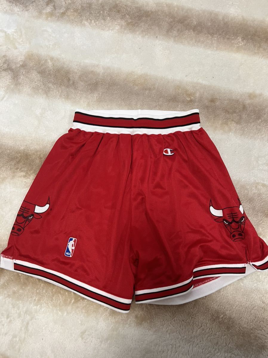 完売 NBA シカゴブルズ ショートパンツ 美品 チャンピオン