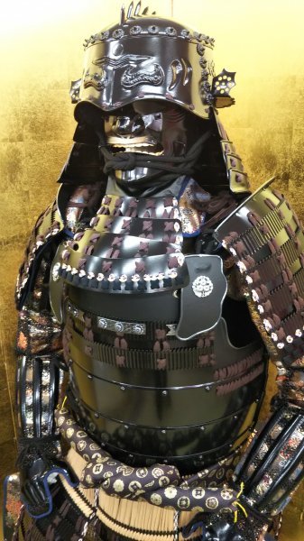 美品 【雑賀衆 黒塗り等身大鎧 】 兜 甲冑 鎧 美品 【雑賀衆 黒塗り等身大鎧 】 兜 甲冑 鎧
