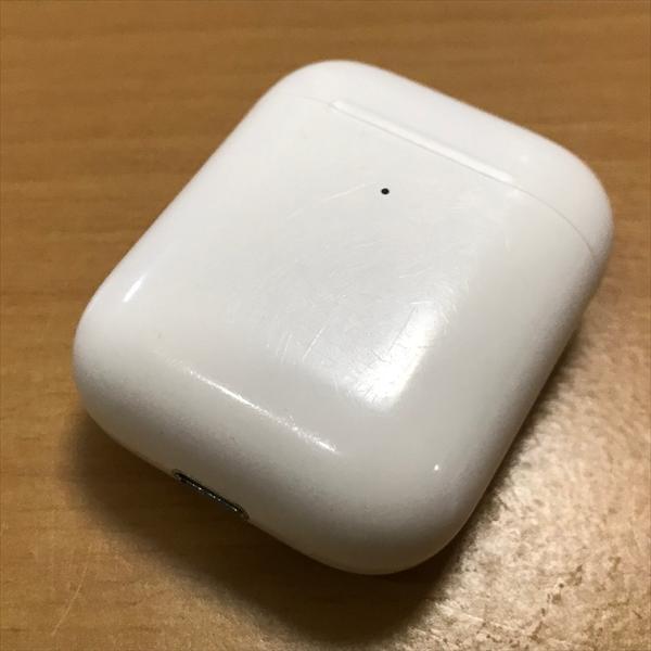 1）傷有り特価品 Apple純正 第2世代 AirPods用 ワイヤレス充電ケース