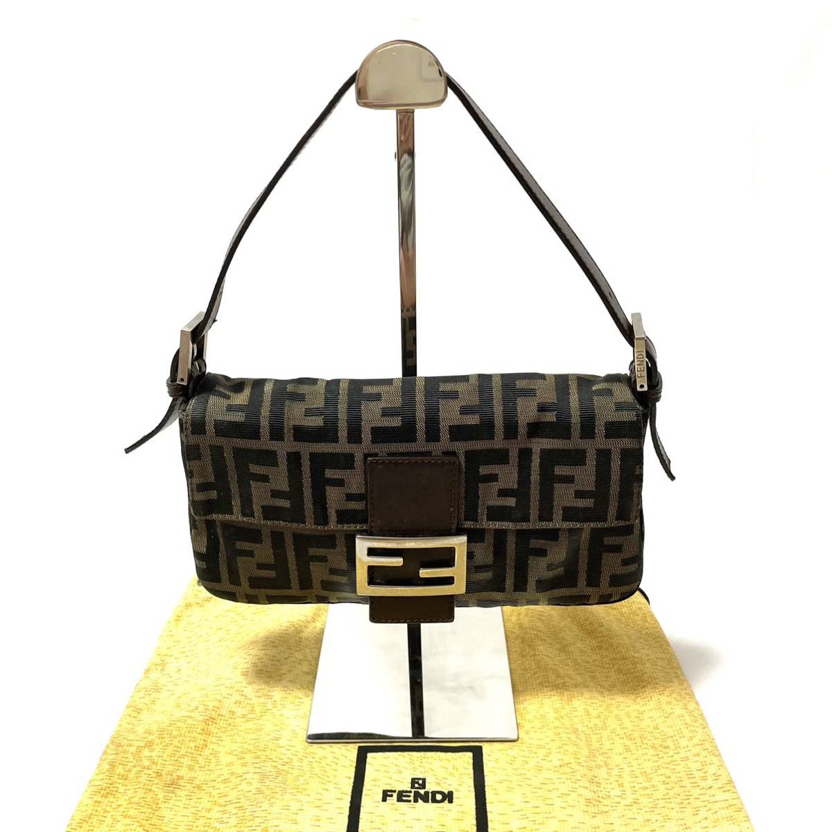 1円 フェンディ FENDI ズッカ 柄 マンマバケット ショルダーバッグ