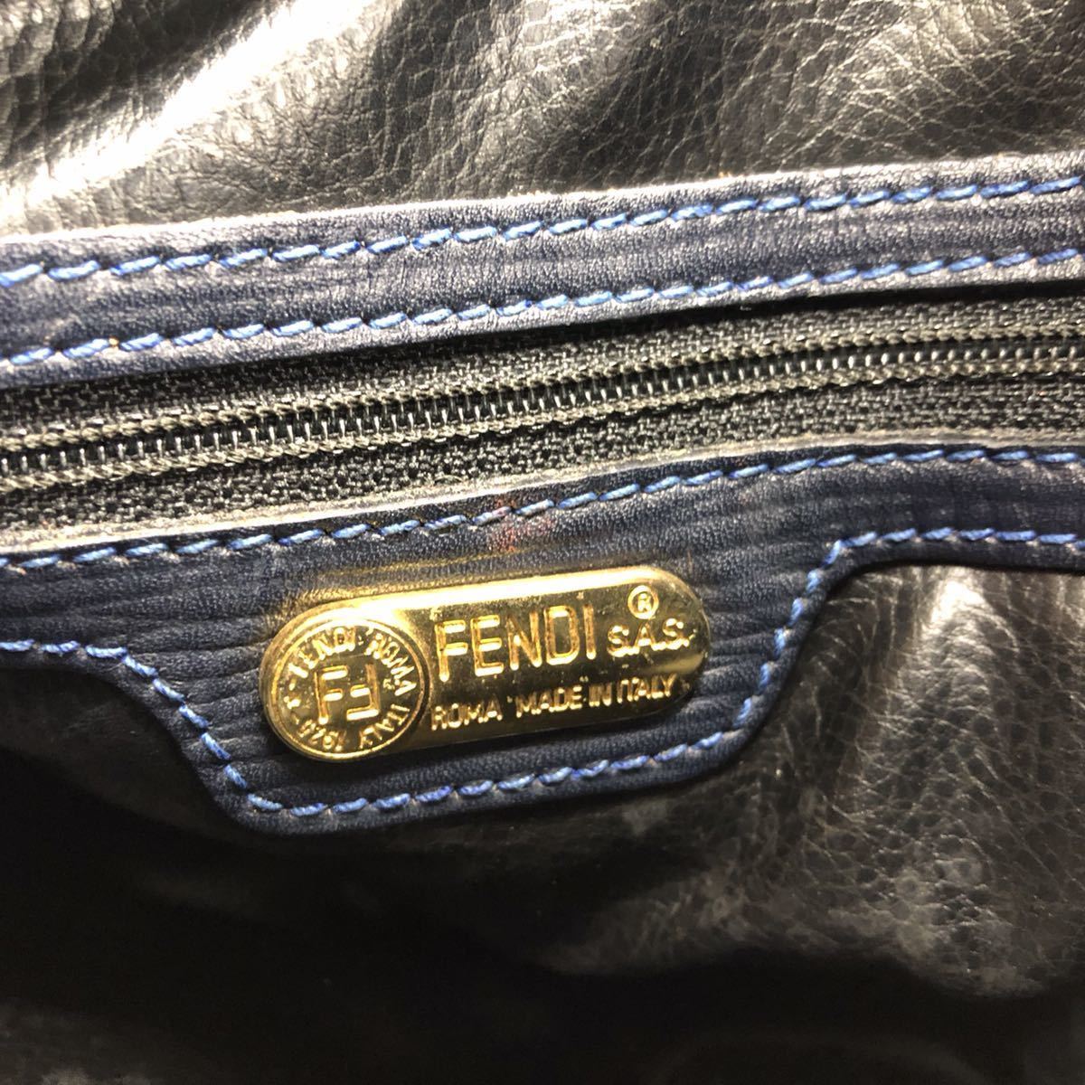 1円【極美品・希少】 FENDI ショルダーバッグ ローマモチーフ 丸型 ゴールド金具 フェンディ 斜めがけ ポシェット 紺色 レザー 総柄_画像9