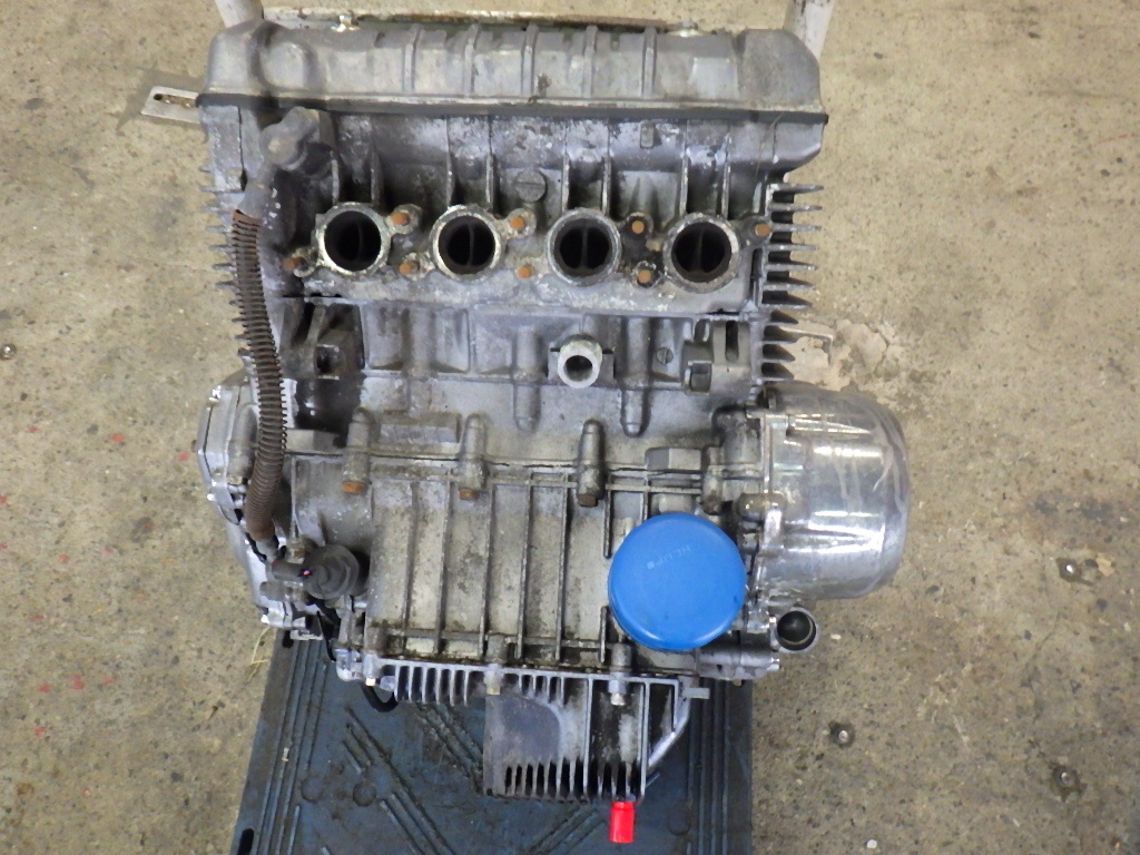 38013 カワサキ ZR250A-0020～ バリオス A1 '91 1型 純正 エンジン ジャンク 部品取り_画像2