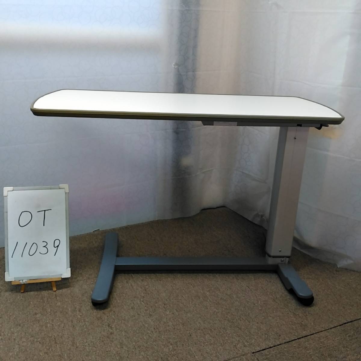 (OT-11039)【】パラマウントベッド サイドテーブル KF-1920 介護用品 移動《洗浄毒済み》