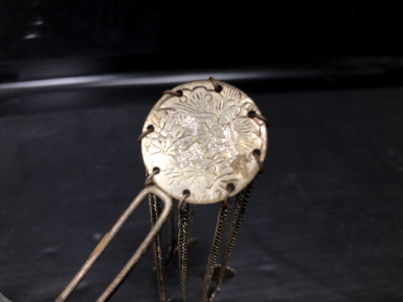 てください ヤフオク! 大型 蝶菊尽くし細密銀仕上花弁細工 装飾 【超歓迎された】 アンティーク びらびら簪 鼈甲 菊の花 2点 セット 工芸品