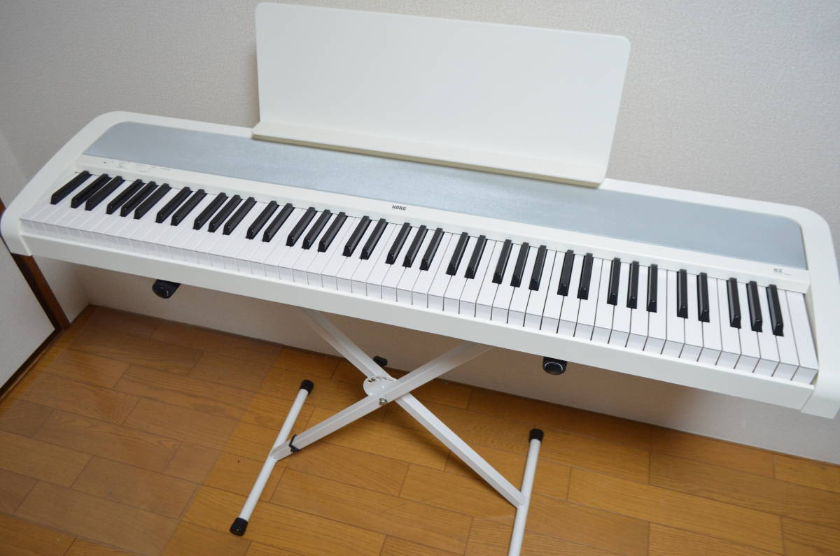 S001)KORG コルグ キーボード 電子ピアノ B2 2020年製 88鍵盤 ホワイト 白 譜面立て付属 軽量 コンパクト 自宅 家庭用  スタンド付き