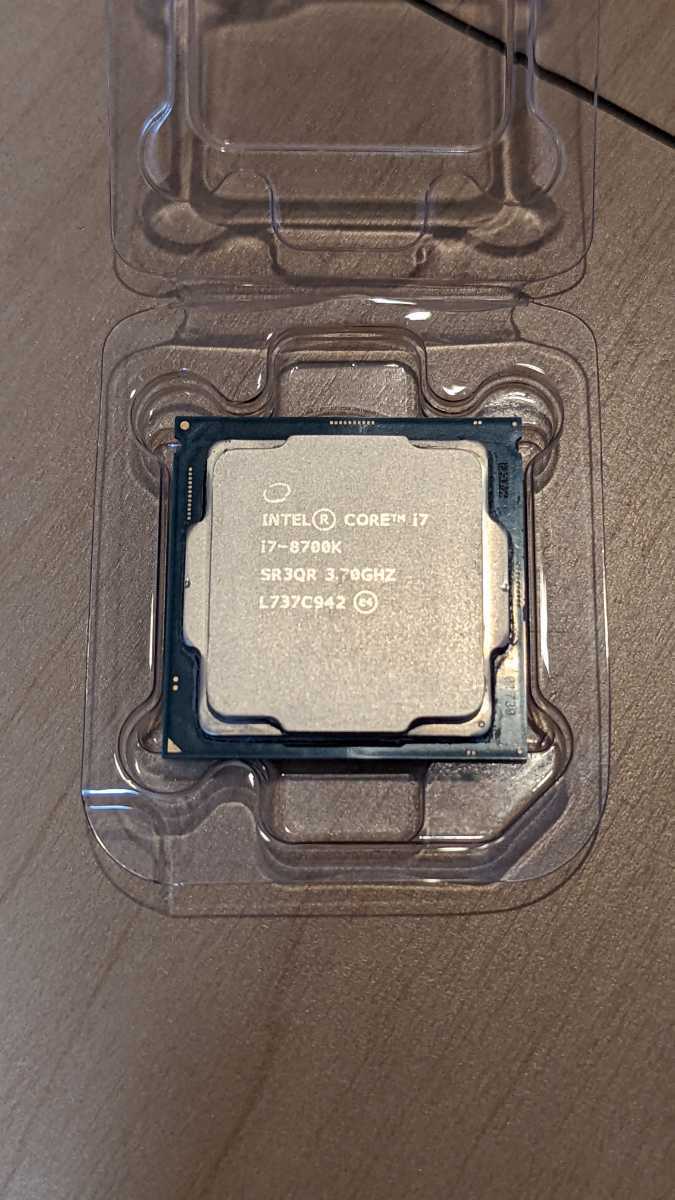 Intel CPU Core i7-8700K 3.7GHz 12Mキャッシュ 6コア/12スレッド